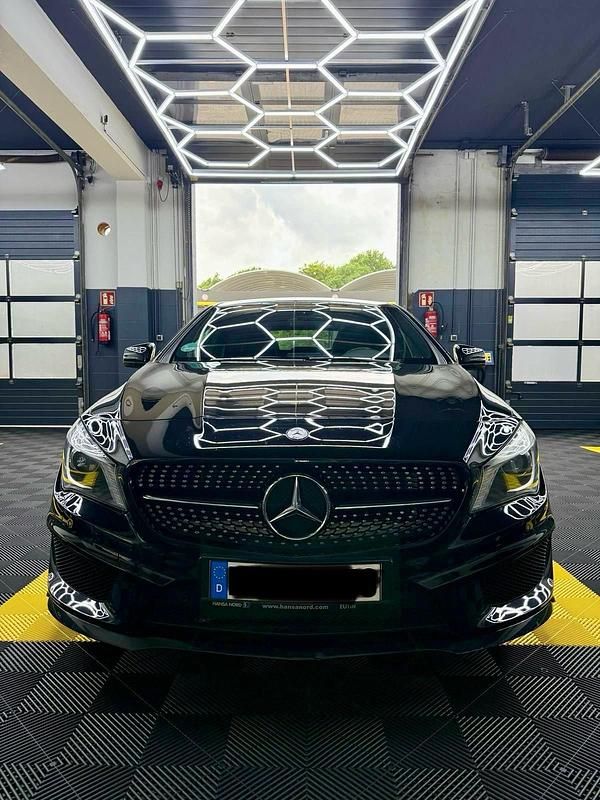 Schwarz Gebraucht 2014 Mercedes CLA220 AMG Limousine | 15.999 € - Bild 1/4