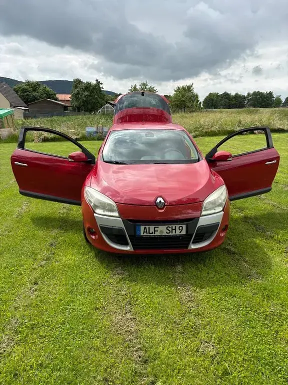Gebraucht Renault Mégane Coupé Dynamique 110 PS (80 kW) 2009 Rot Coupé