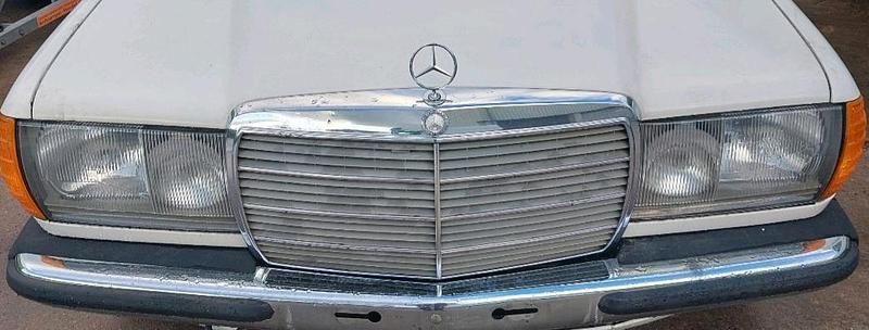 Gebraucht Mercedes 200 60 PS (44 kW) 1983 Weiß Limousine
