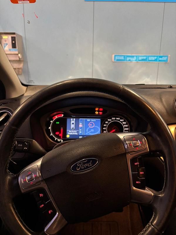 Gebraucht Ford Mondeo 140 PS (102 kW) 2010 Schwarz Limousine