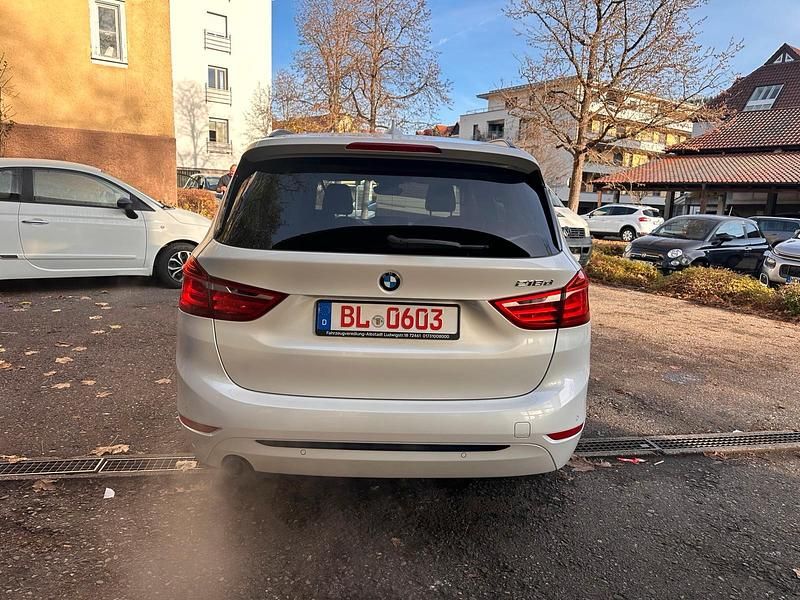 Gebraucht BMW 218 Sport Line 150 PS (110 kW) 2016 Weiß Kombi