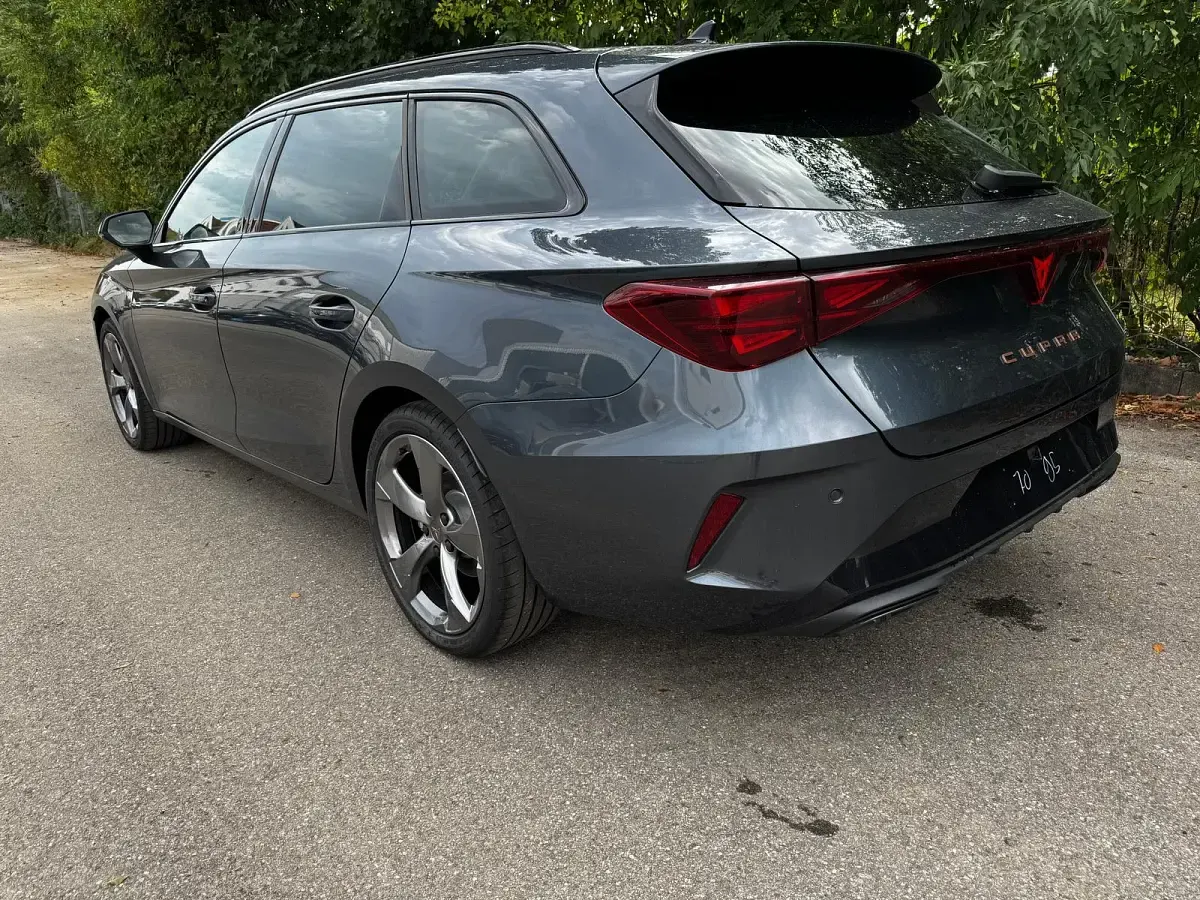 Neu Cupra Leon 250 PS (183 kW) 2026 Magneticgrau metallic Kombi