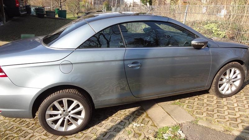 Gebraucht VW Eos 120 PS (88 kW) 2012 Blau Cabrio