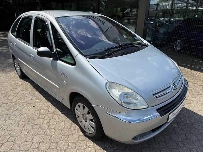 Silber Gebraucht 2005 Citroën Xsara Picasso Exclusive Van / Kleinbus | 2.950 € (Fairer Preis) - Bild 1/4