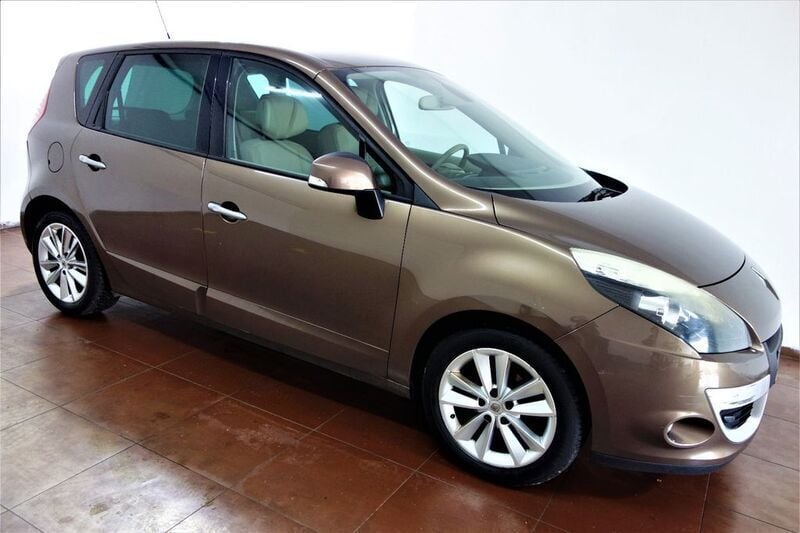 Braun Gebraucht 2010 Renault Scénic III Luxe Van / Kleinbus | 4.999 € (Fairer Preis) - Bild 1/4