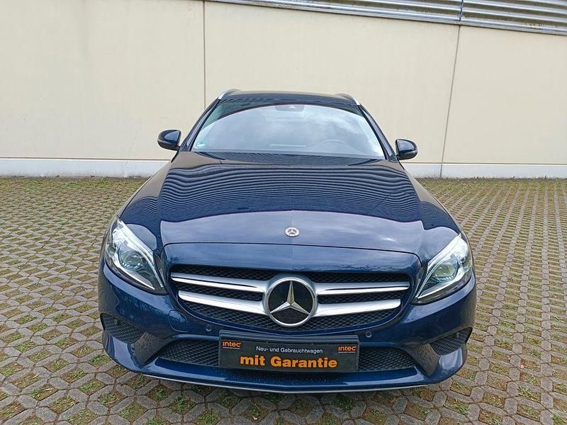 Blau Gebraucht 2020 Mercedes C300e Limousine | 29.599 € (Fairer Preis) - Bild 1/4