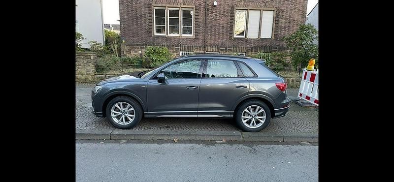 Grau Gebraucht 2019 Audi Q3 S-Line SUV | 28.500 € (Guter Preis) - Bild 1/4