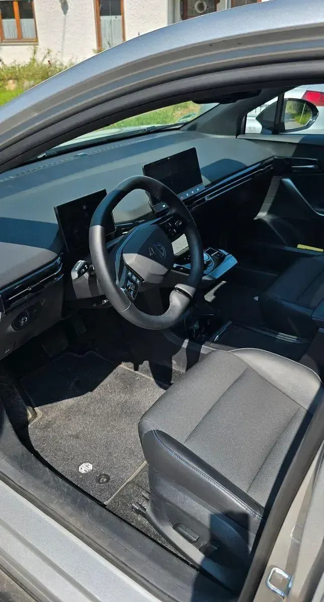 Gebraucht MG MG4 EV Luxury 150 kW (204 PS) 2023 Silber Kleinwagen