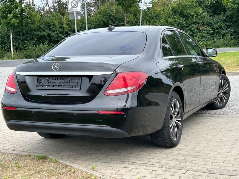 Gebraucht Mercedes E220 194 PS (142 kW) 2018 Schwarz Limousine