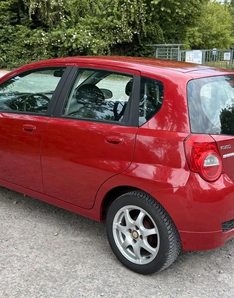 Gebraucht Chevrolet Aveo 84 PS (61 kW) 2009 Rot Kleinwagen