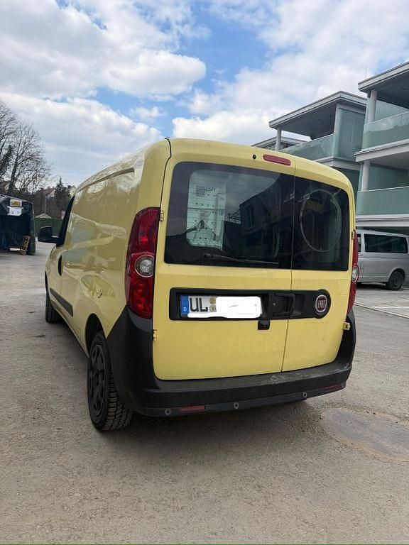 Gebraucht Fiat Doblò 101 PS (74 kW) 2021 Gelb Van / Kleinbus