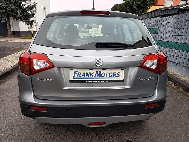 Gebraucht Suzuki Vitara Club 120 PS (88 kW) 2015 Grau SUV