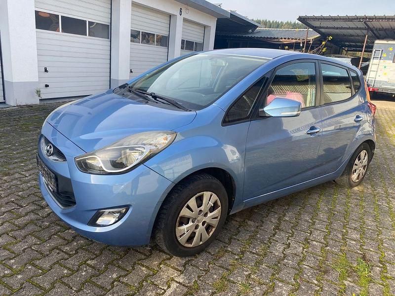 Gebraucht Hyundai ix20 Classic 90 PS (66 kW) 2012 Blau Kleinwagen