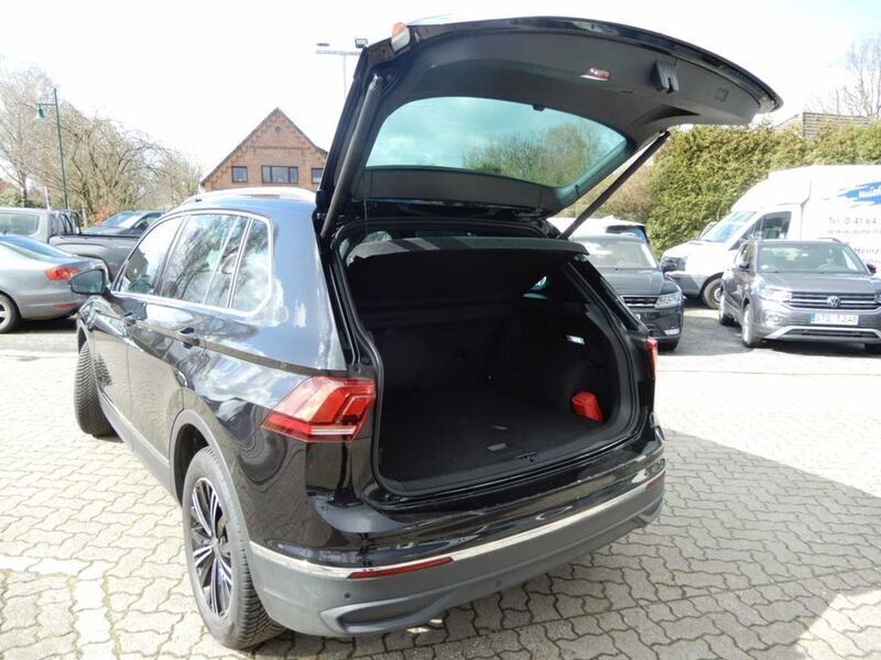 Gebraucht VW Tiguan Move 150 PS (110 kW) 2023 Schwarz SUV