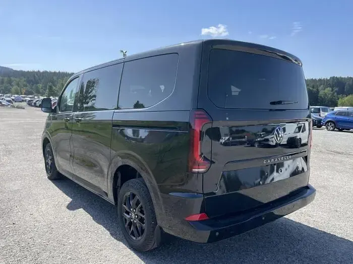 Neu VW Caravelle Style 150 PS (110 kW) 2026 Schwarz, midnight black metallic Van