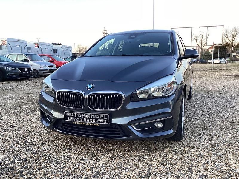 Grau Gebraucht 2016 BMW 218 Luxury Line Kombi | 8.999 € (Fairer Preis) - Bild 1/4