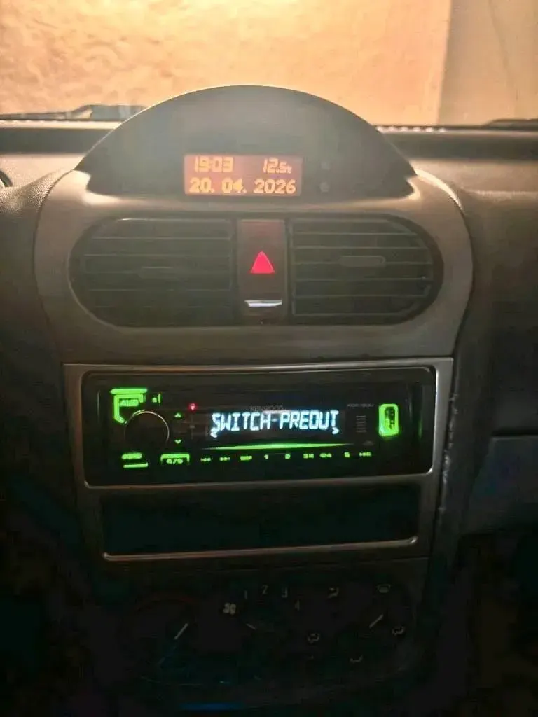 Usata Opel Corsa 60 CV (44 kW) 2004 Argento Utilitaria