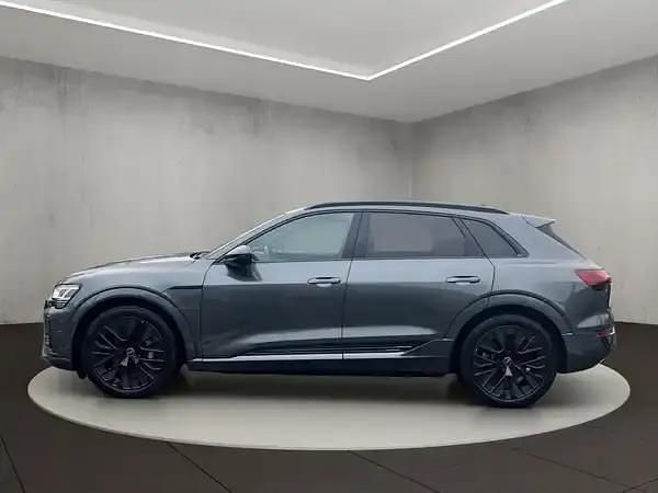 Gebraucht Audi Q8 e-tron Ambiente 300 kW (408 PS) 2023 Daytonagrau perleffekt SUV