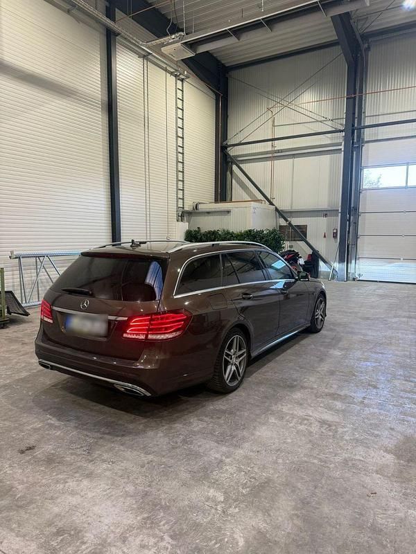 Gebraucht Mercedes E200 Avantgarde 184 PS (135 kW) 2013 Braun Kombi