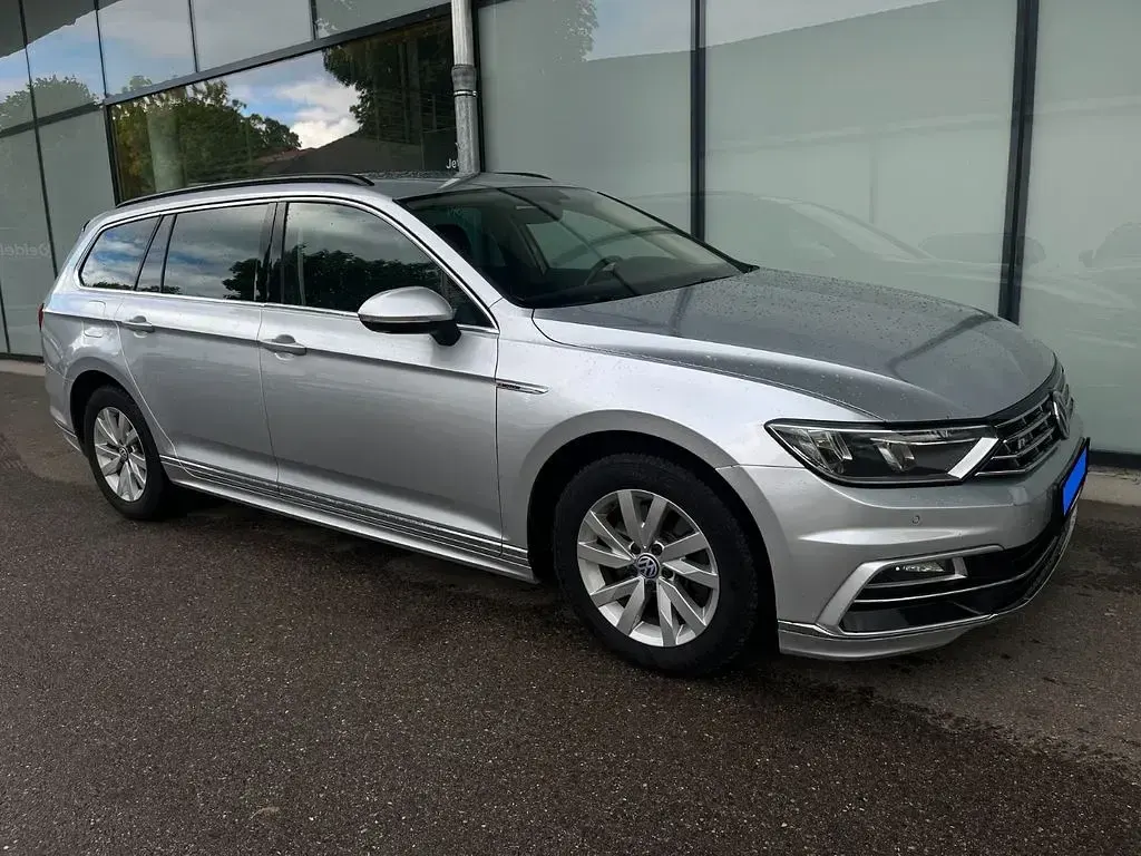 Second-hand VW Passat R-line 190 CP (139 kW) 2016 Argintiu Berlinǎ
