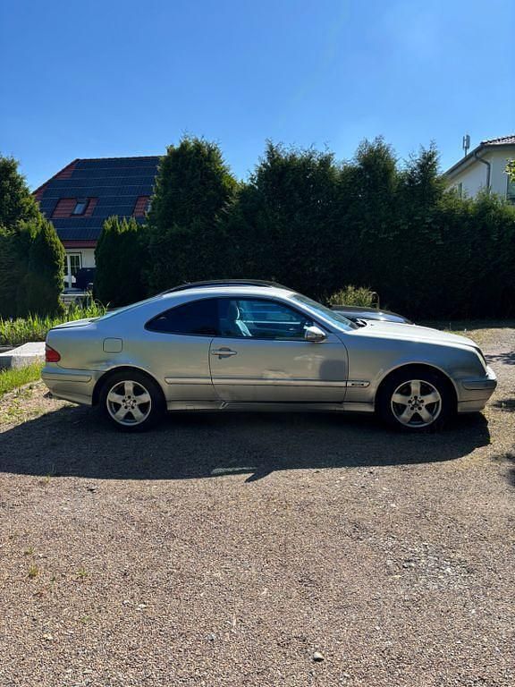 Silber Gebraucht 2000 Mercedes CLK200 Coupé | 1.300 € (Guter Preis) - Bild 1/4
