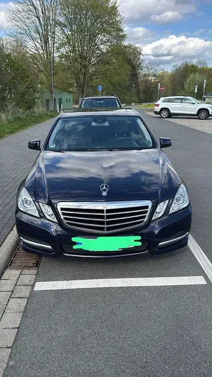Gebraucht Mercedes E200 Avantgarde 184 PS (135 kW) 2011 Blau Limousine