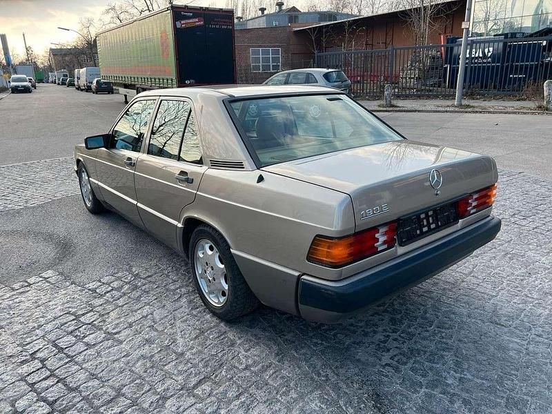 Gebraucht Mercedes 190 118 PS (86 kW) 1986 Gold Limousine