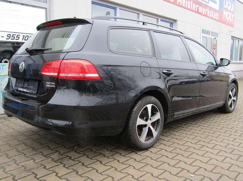 Gebraucht VW Passat Trendline 140 PS (102 kW) 2012 Deep black perleffekt Kombi