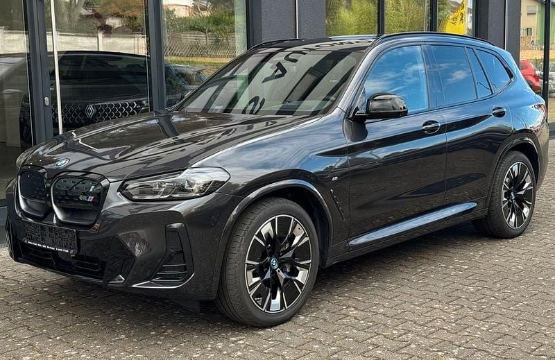 Grau Gebraucht 2024 BMW iX3 Impressive SUV | 48.300 € (Superpreis) - Bild 1/4