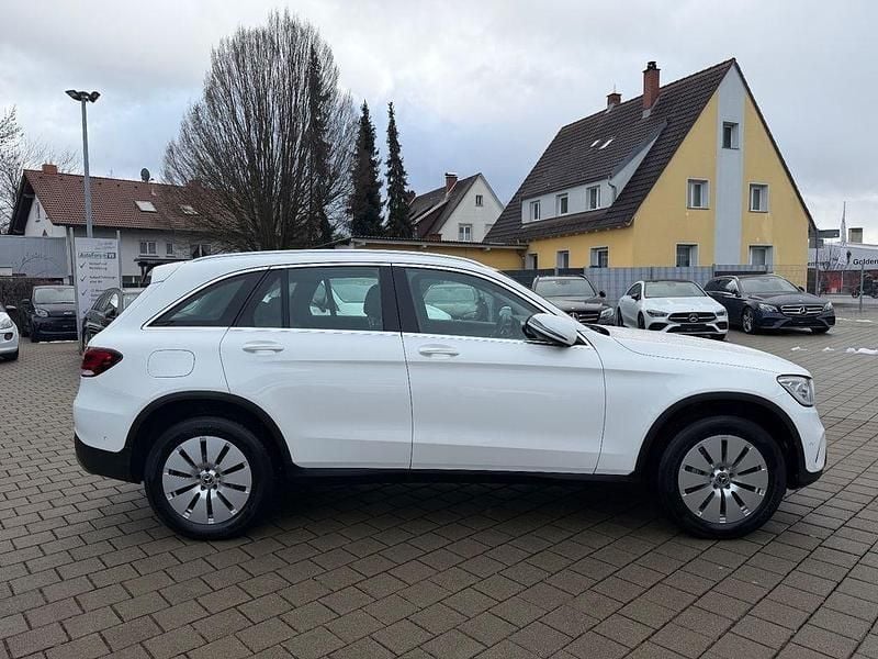 Gebraucht Mercedes GLC300e 194 PS (142 kW) 2021 Weiß SUV