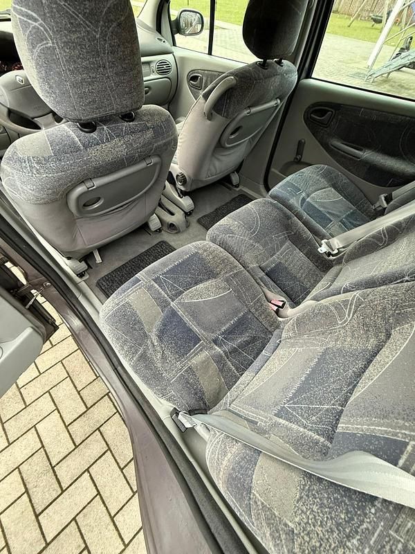 Gebraucht Renault Scénic 107 PS (78 kW) 2002 Silber Van / Kleinbus