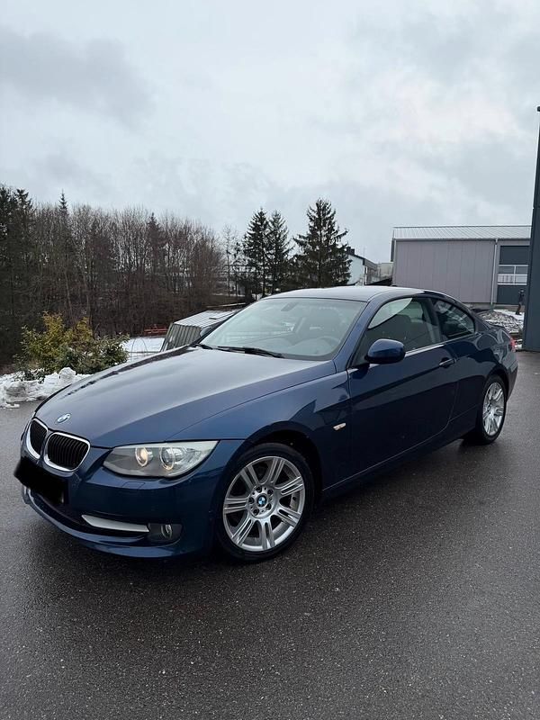 Blau Gebraucht 2012 BMW 320 Coupé | 7.750 € (Guter Preis) - Bild 1/4