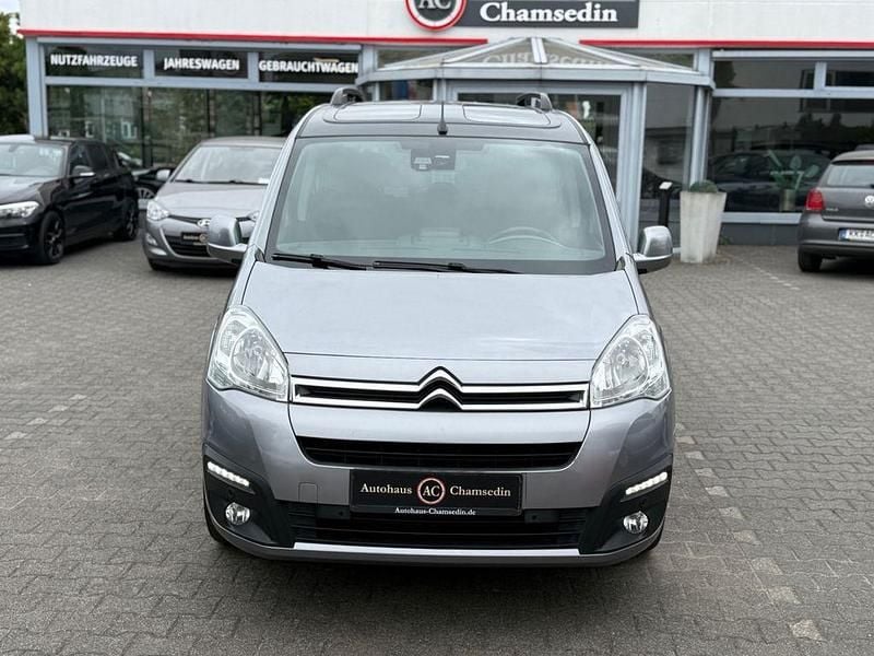 Grau Gebraucht 2017 Citroën Berlingo Shine Van / Kleinbus | 9.500 € (Guter Preis) - Bild 1/4