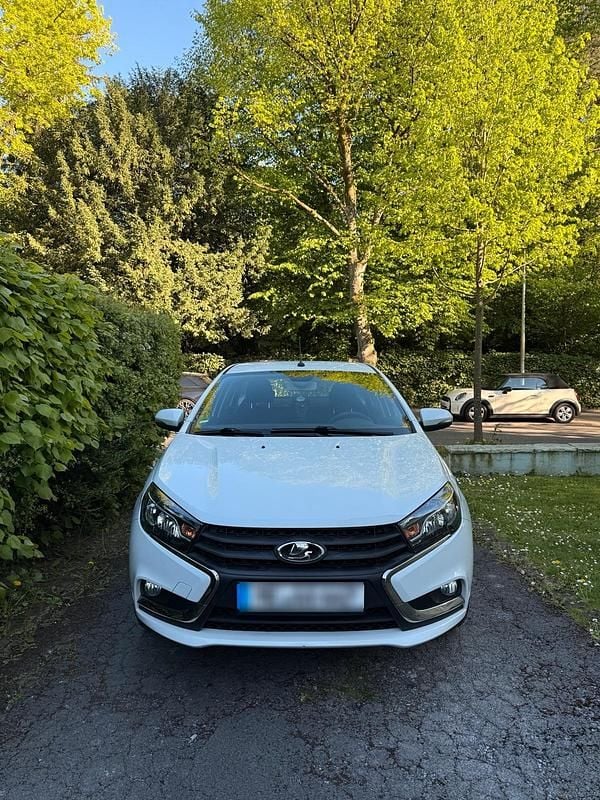 Second-hand Lada Vesta 102 CP (75 kW) 2019 Alb Berlinǎ