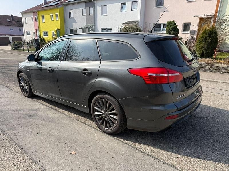 Gebraucht Ford Focus ST-Line 182 PS (133 kW) 2016 Grau Kombi