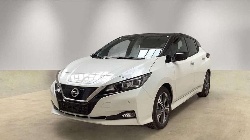 Gebraucht Nissan Leaf Tekna 110 kW (150 PS) 2021 Brilliant white / black Kleinwagen