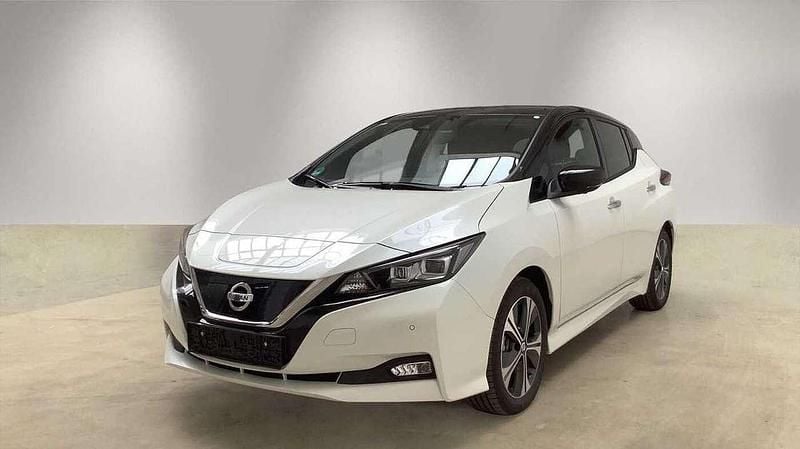 Brilliant white / black Gebraucht 2021 Nissan Leaf Tekna Kleinwagen | 23.490 € - Bild 1/4