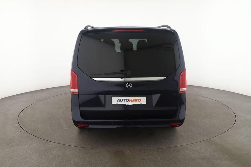 Gebraucht Mercedes V300 Avantgarde Edition 239 PS (175 kW) 2021 Blau Van / Kleinbus
