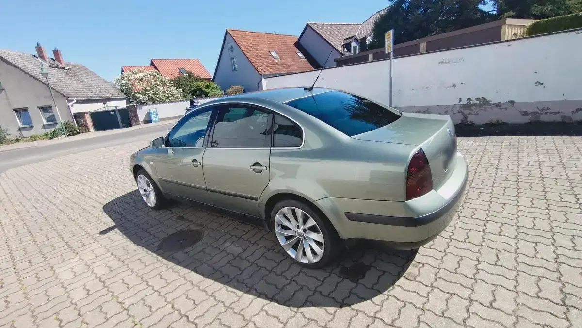 Usata VW Passat 115 CV (84 kW) 2003 Verde Berlina