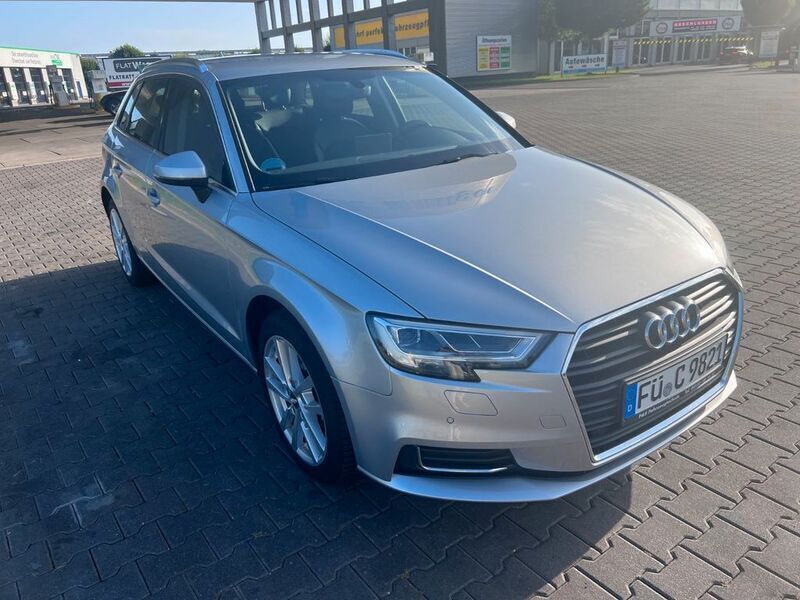 Silber Gebraucht 2017 Audi A3 Sportback Design Limousine | 17.300 € (Fairer Preis) - Bild 1/4