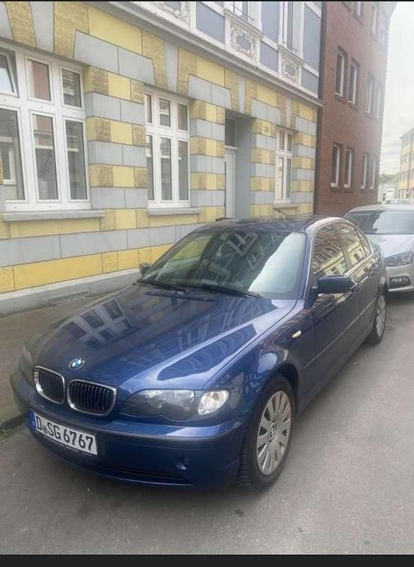 Blau Gebraucht 2004 BMW 320 Limousine | 3.999 € (Fairer Preis) - Bild 1/4