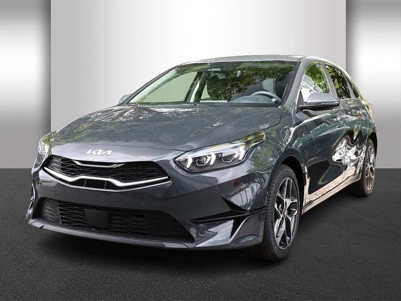 Grau Neu 2025 Kia Ceed Style Limousine | 26.970 € (Fairer Preis) - Bild 1/4
