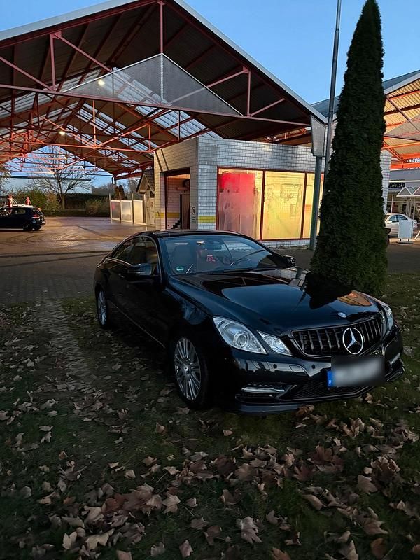 Gebraucht Mercedes E350 265 PS (194 kW) 2012 Schwarz Coupé