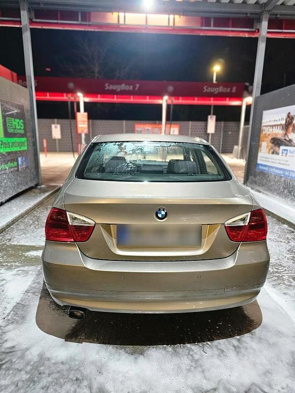 Gebraucht BMW 318 143 PS (105 kW) 2008 Andere farben Limousine