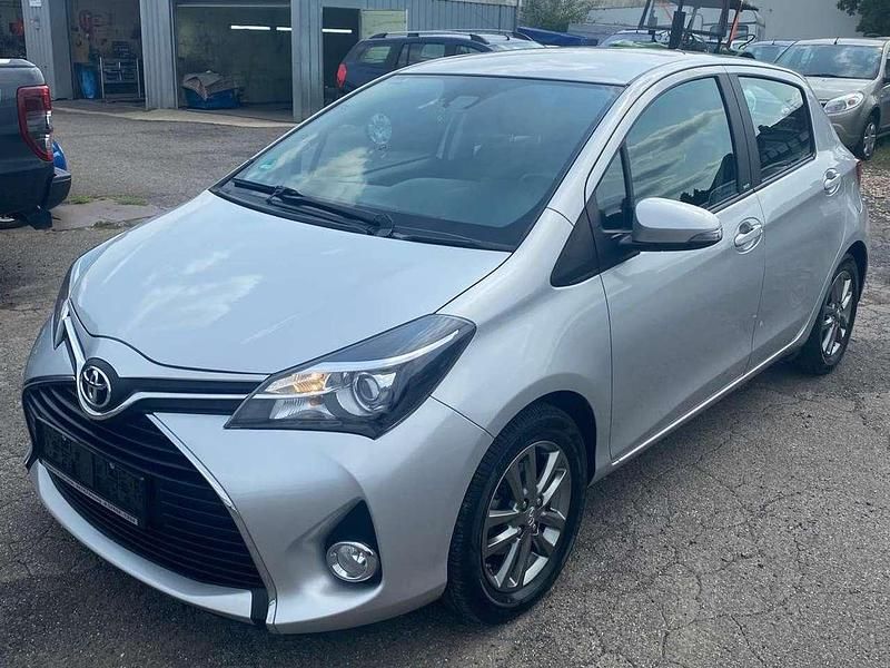 Ultra silver Gebraucht 2016 Toyota Yaris Edition-S Kleinwagen | 10.990 € (Fairer Preis) - Bild 1/4