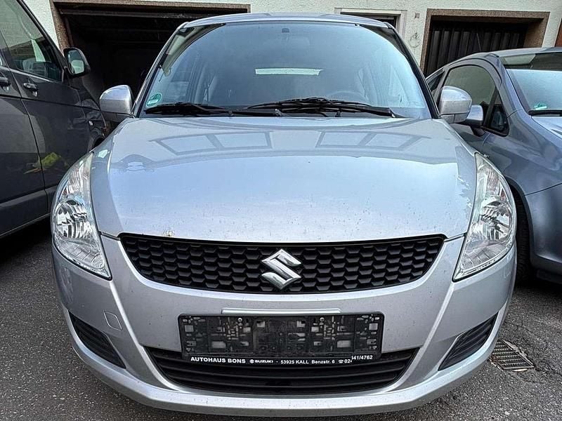 Grau Gebraucht 2012 Suzuki Swift Club Limousine | 1.890 € (Guter Preis) - Bild 1/4