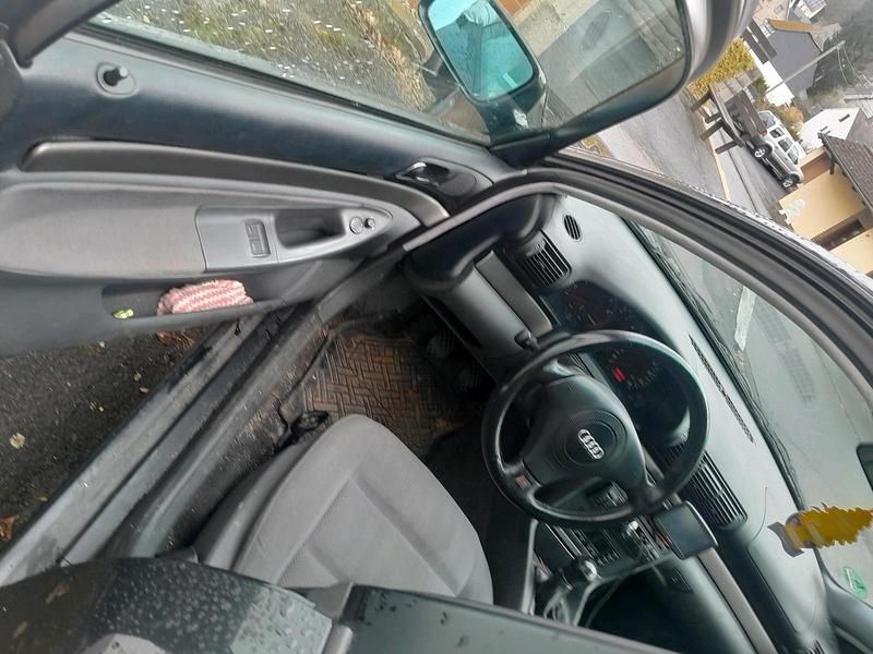 Gebraucht Audi A4 101 PS (74 kW) 1998 Schwarz Limousine