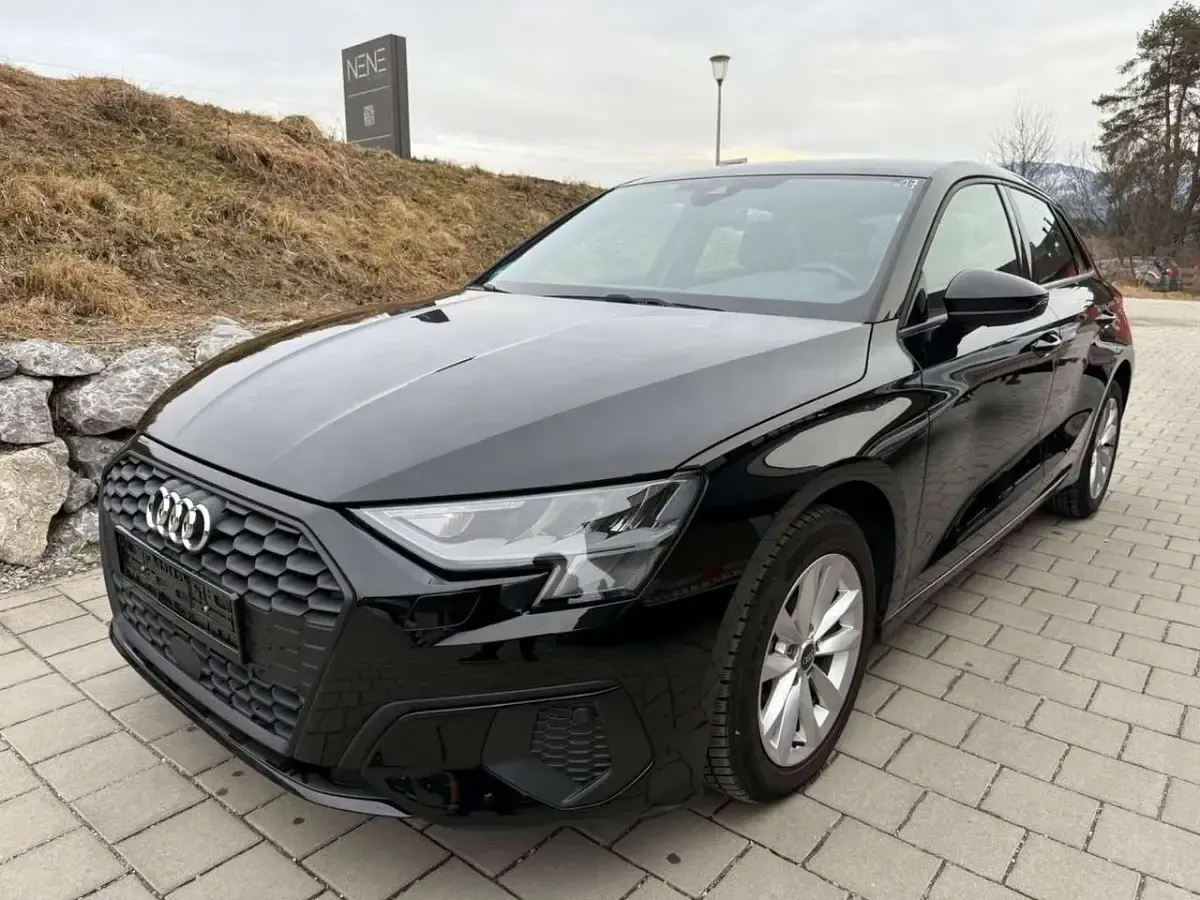 Gebraucht Audi A3 Ambiente 110 PS (80 kW) 2023 Schwarz Limousine