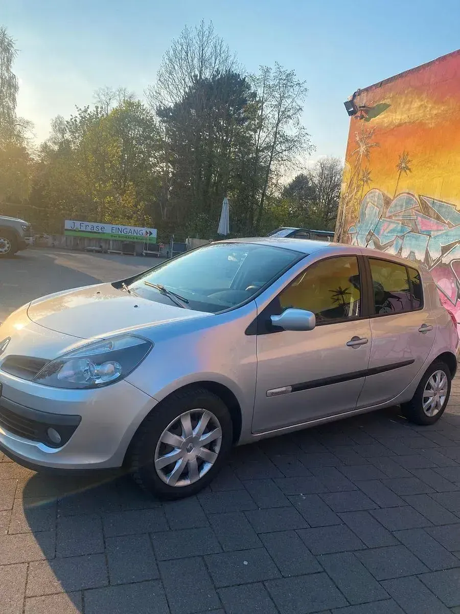 Używany Renault Clio II Rip Curl 75 KM (55 kW) 2007 Srebrny Sedan/Limuzyna