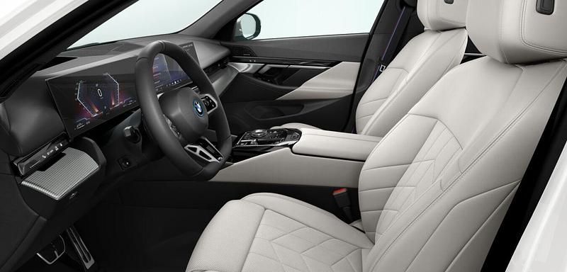 Gebraucht BMW 550e Comfort Edition 177 PS (130 kW) 2025 Weiß Kombi